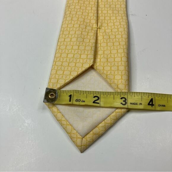 Vineyard Vines | Light Yellow Whale Logo Pattern Men's Necktie Imported Silk - Picture 3 of 5